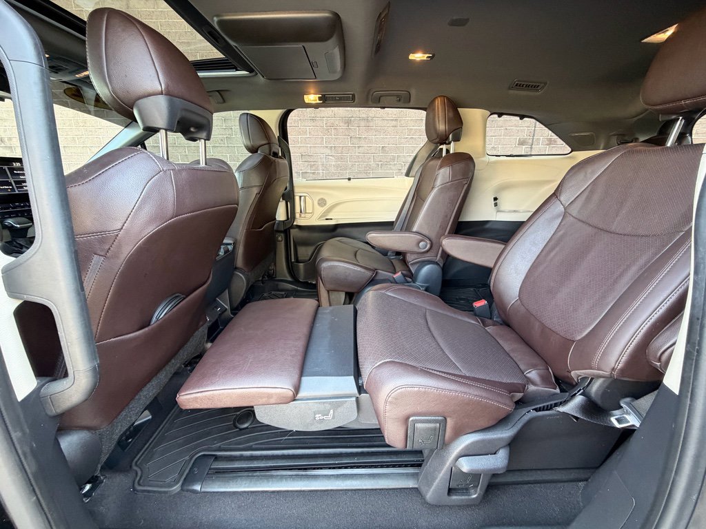 Used 2022 Toyota Sienna Platinum w/ Protection Package (TMS) image 10