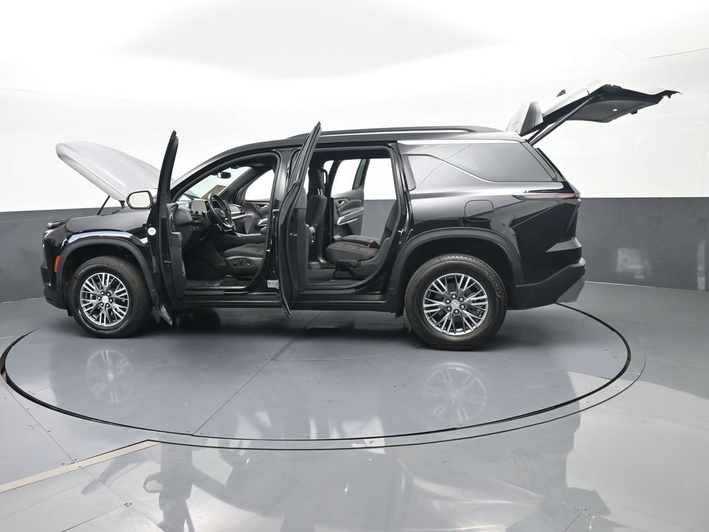 Used 2025 Chevrolet Traverse LT image 65