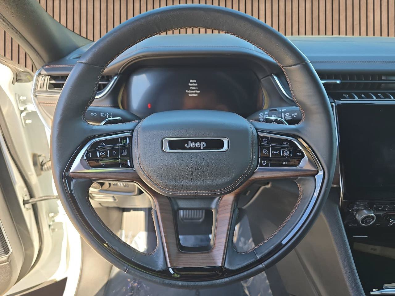 Used 2024 Jeep Grand Cherokee L Summit w/ Advanced Protech Group IV AWD/4WD image 14