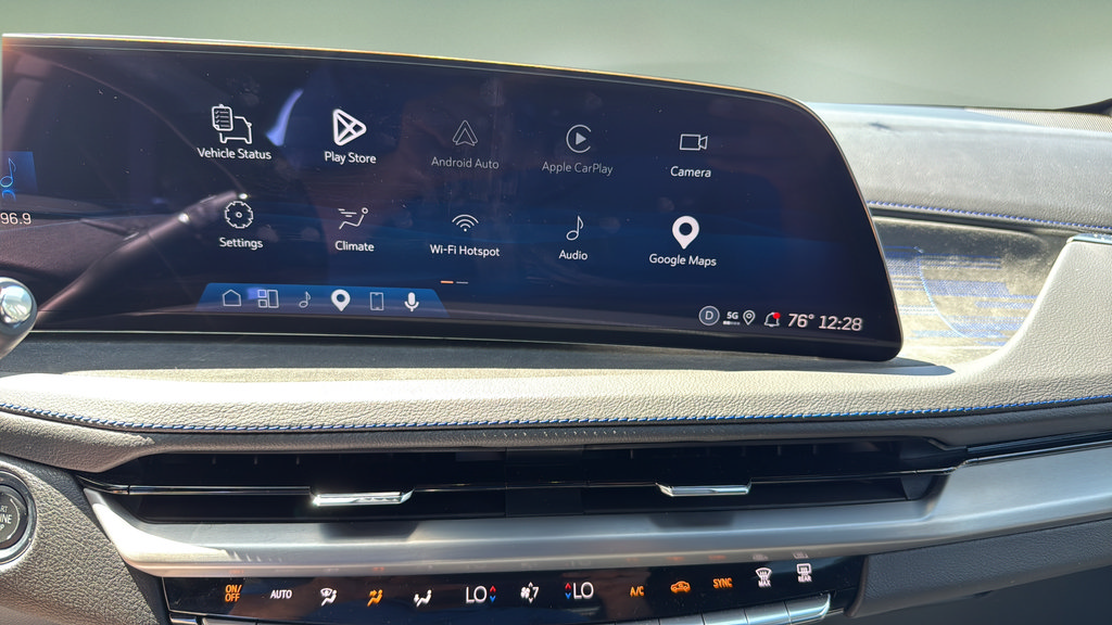 Certified 2025 Cadillac XT4 Sport w/ LPO, Onyx Lite Package AWD/4WD image 32