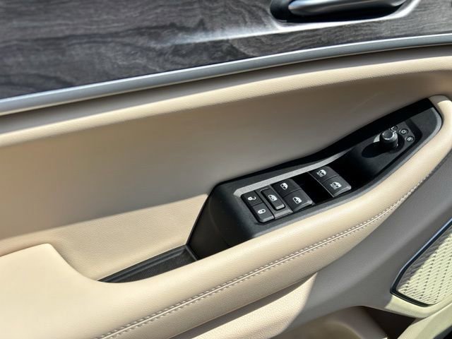 Used 2023 Jeep Grand Cherokee Limited w/ Luxury Tech Group II image 32