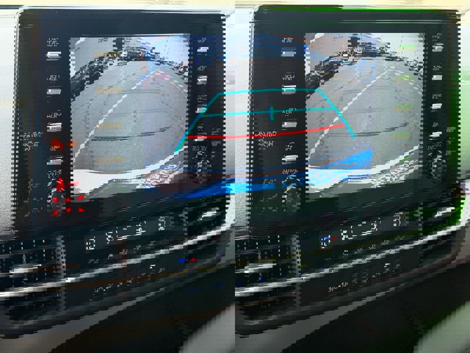 Used 2023 Toyota Sienna LE image 28