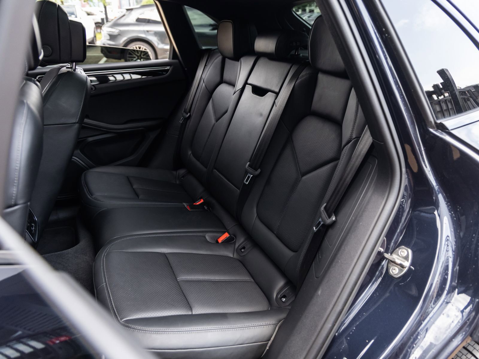 Certified 2023 Porsche Macan Turbo AWD/4WD image 35