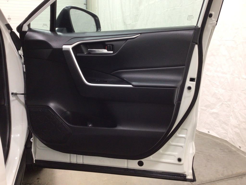 Used 2023 Toyota RAV4 XLE AWD/4WD image 32