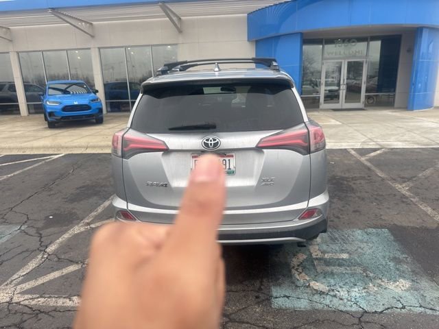Used 2018 Toyota RAV4 XLE image 9