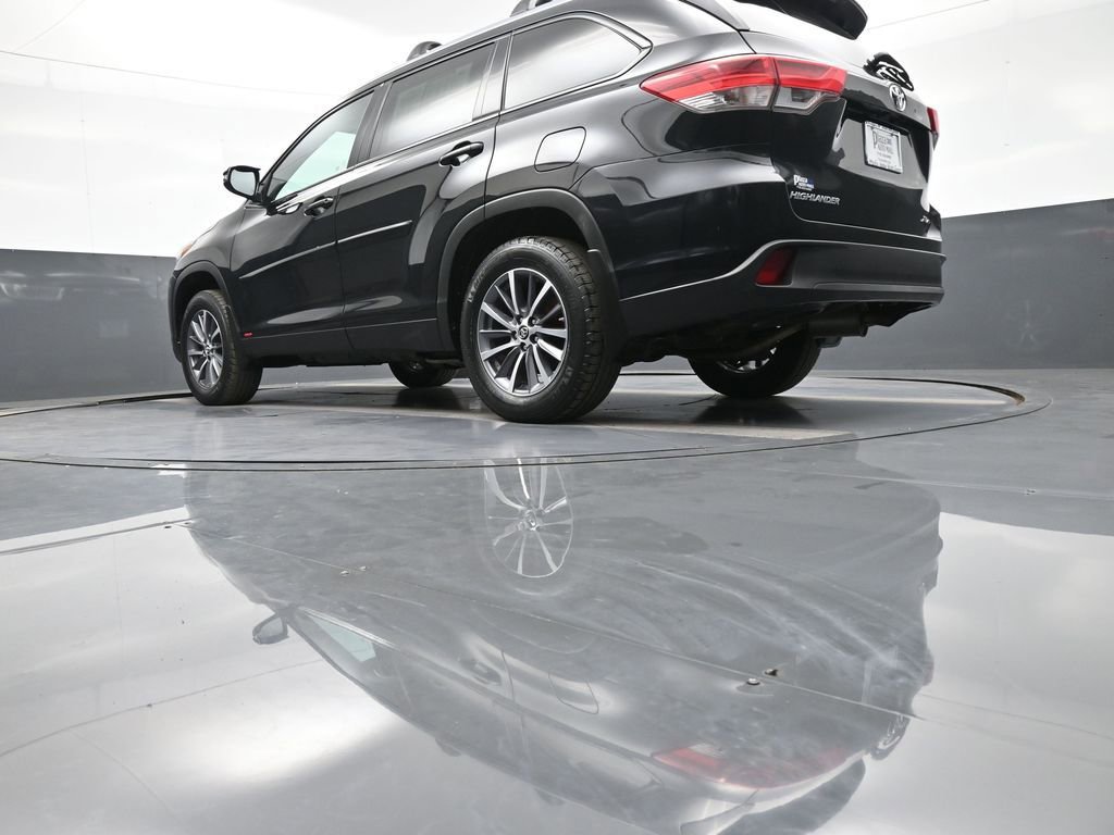Certified 2019 Toyota Highlander XLE AWD/4WD image 34