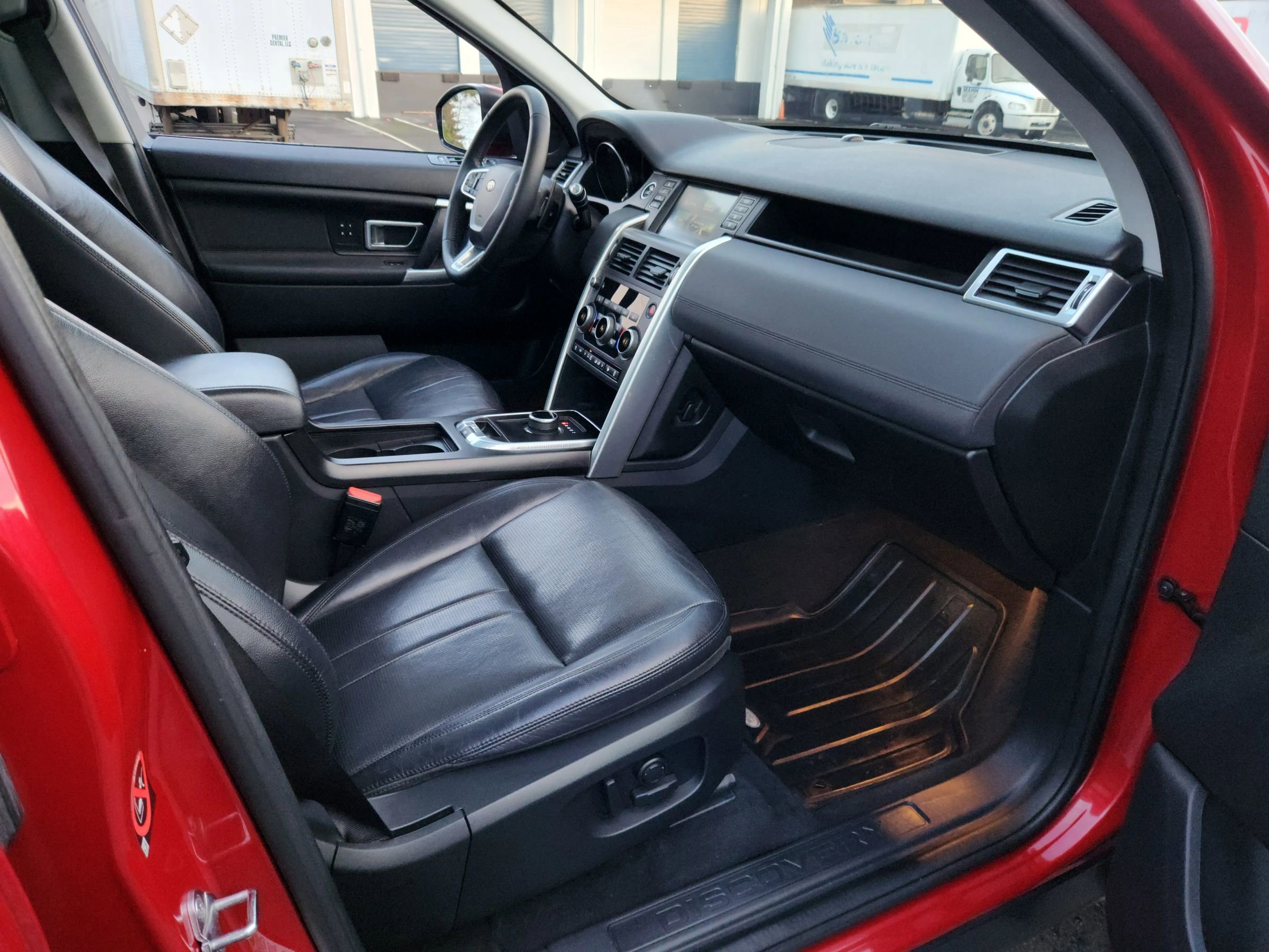 Used 2018 Land Rover Discovery Sport HSE image 19