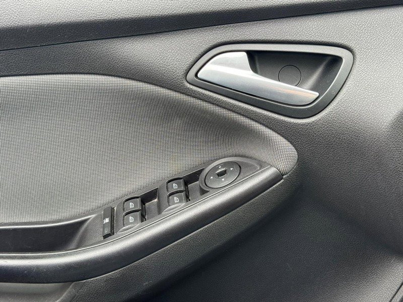 Used 2013 Ford Focus SE w/ SE Winter Pkg image 23
