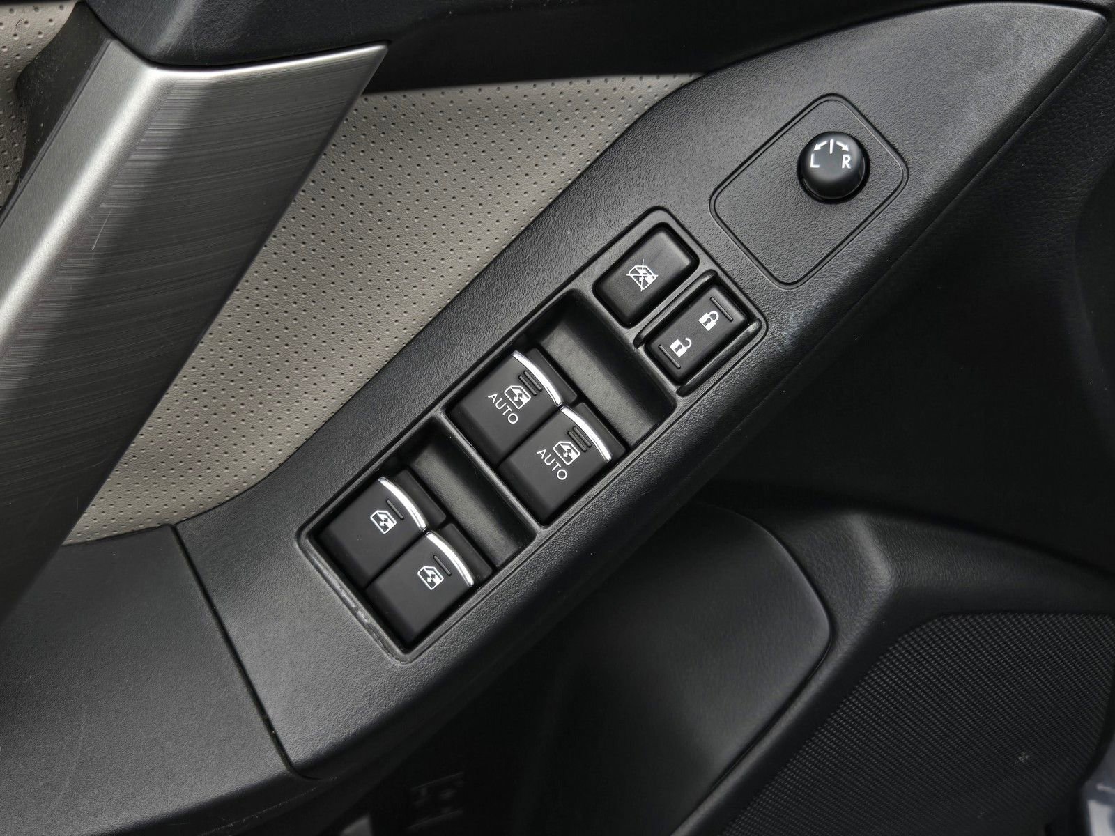 Used 2017 Subaru Forester 2.5i Limited image 10