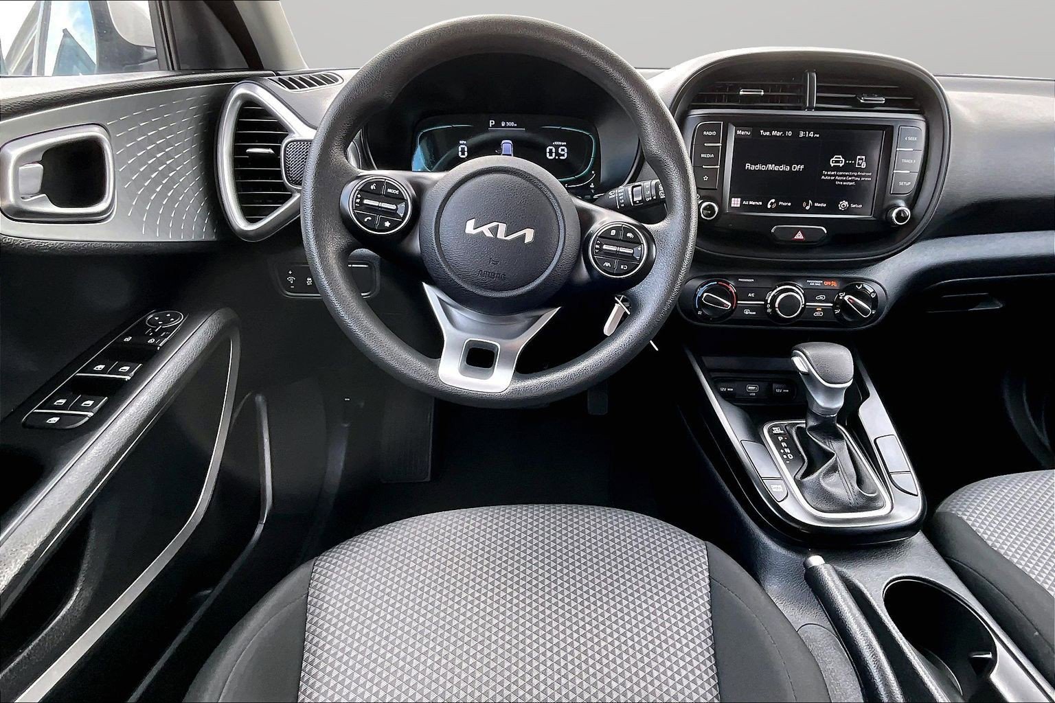 Used 2024 Kia Soul LX w/ Option Group 015 FWD image 5