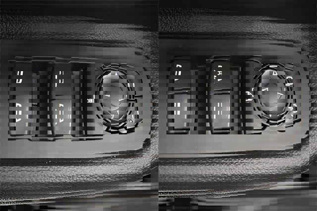 Used 2022 GMC Terrain SLT image 23