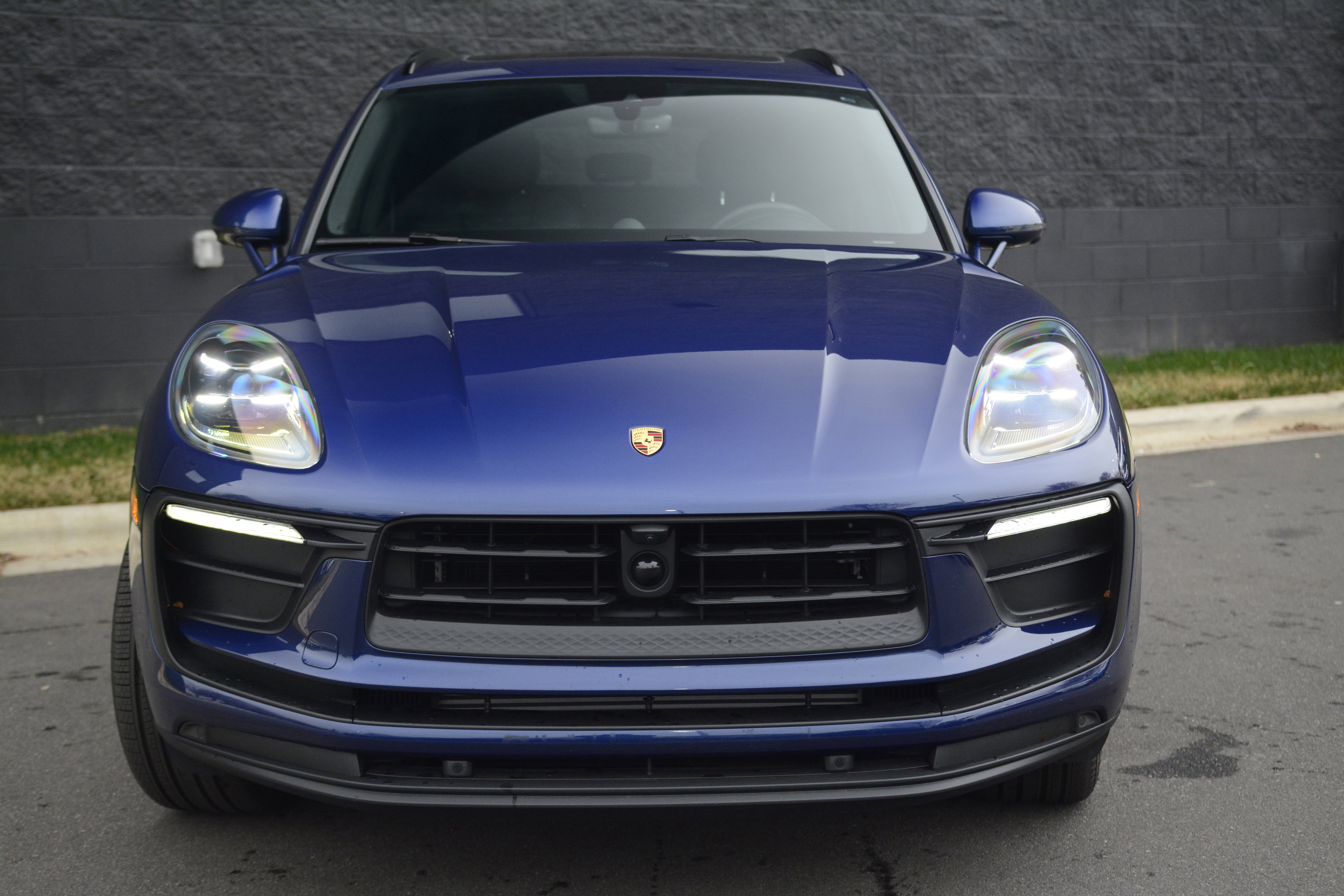 Certified 2025 Porsche Macan AWD/4WD image 10