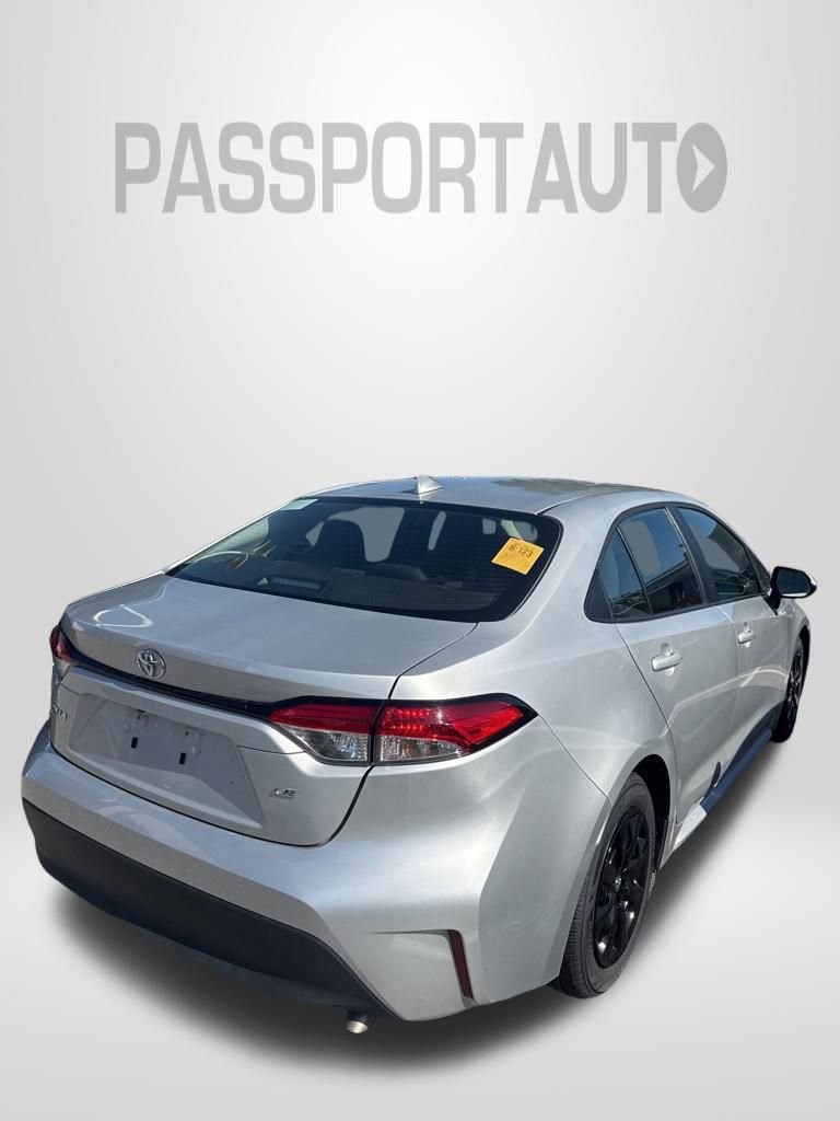 Used 2025 Toyota Corolla LE FWD image 4