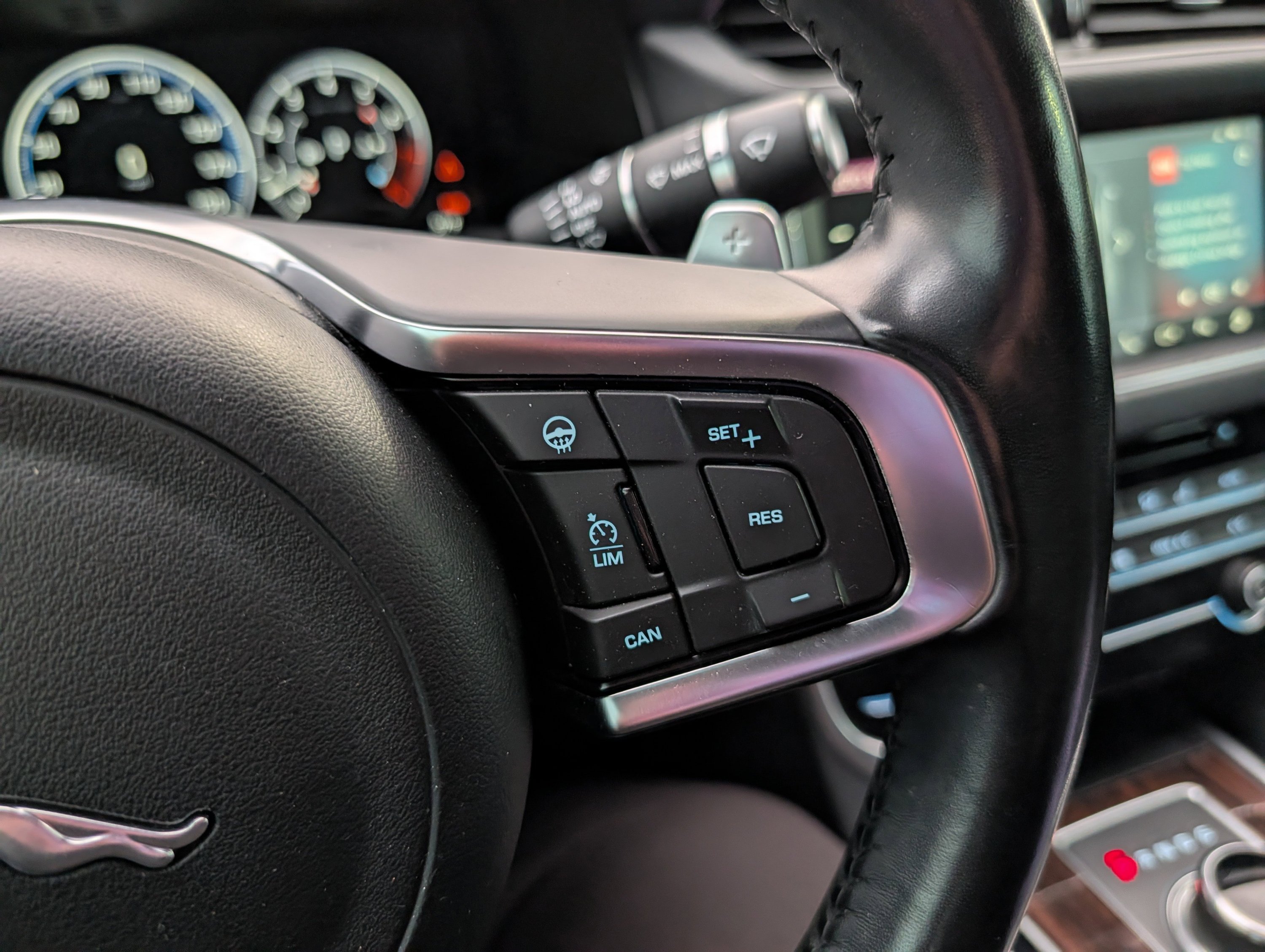 Used 2018 Jaguar XF S RWD image 44