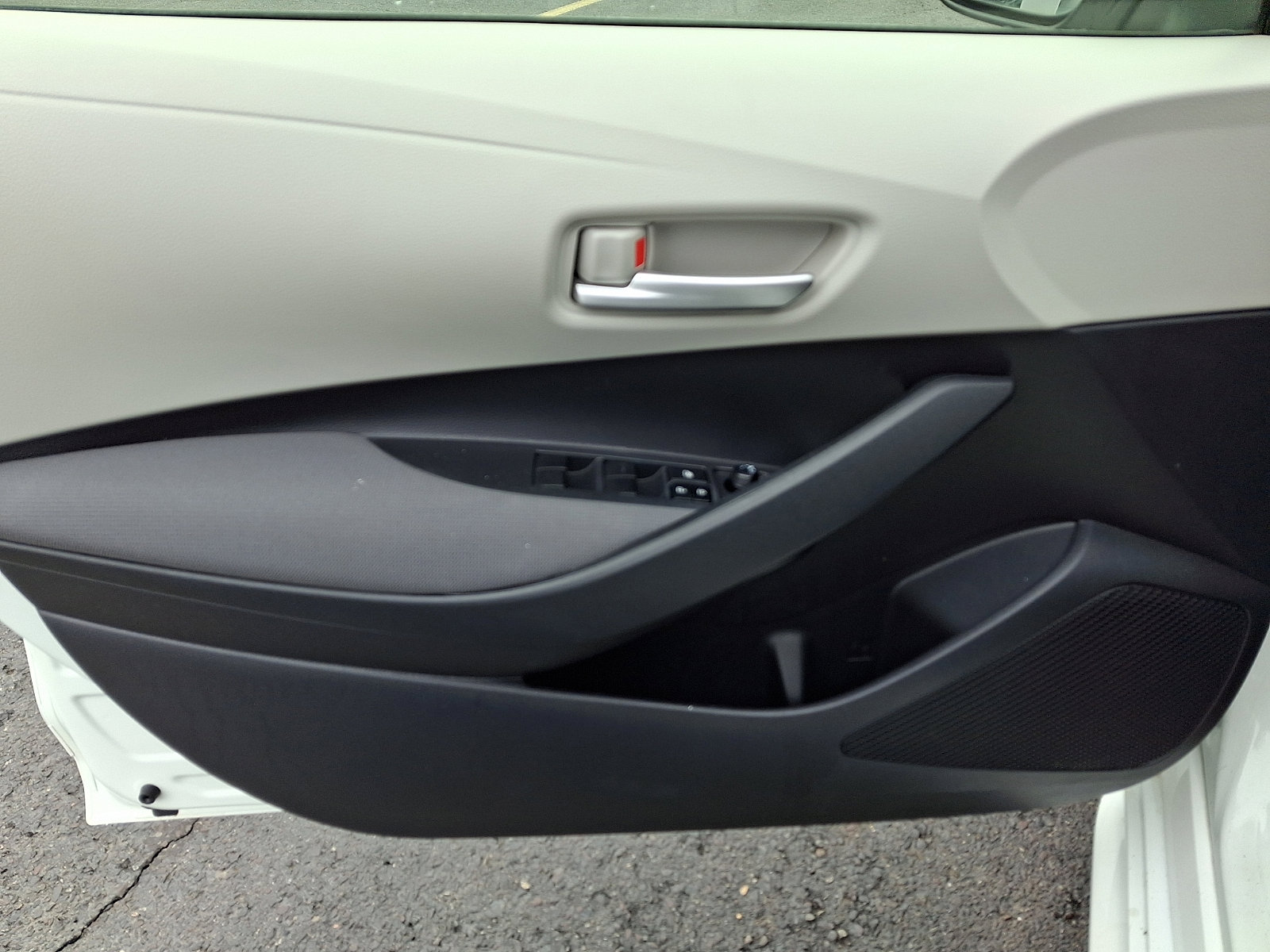 Used 2020 Toyota Corolla LE image 10