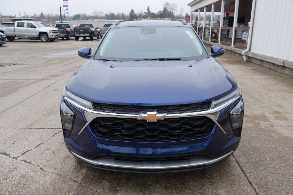 Used 2024 Chevrolet Trax LT w/ Driver Confidence Package image 3
