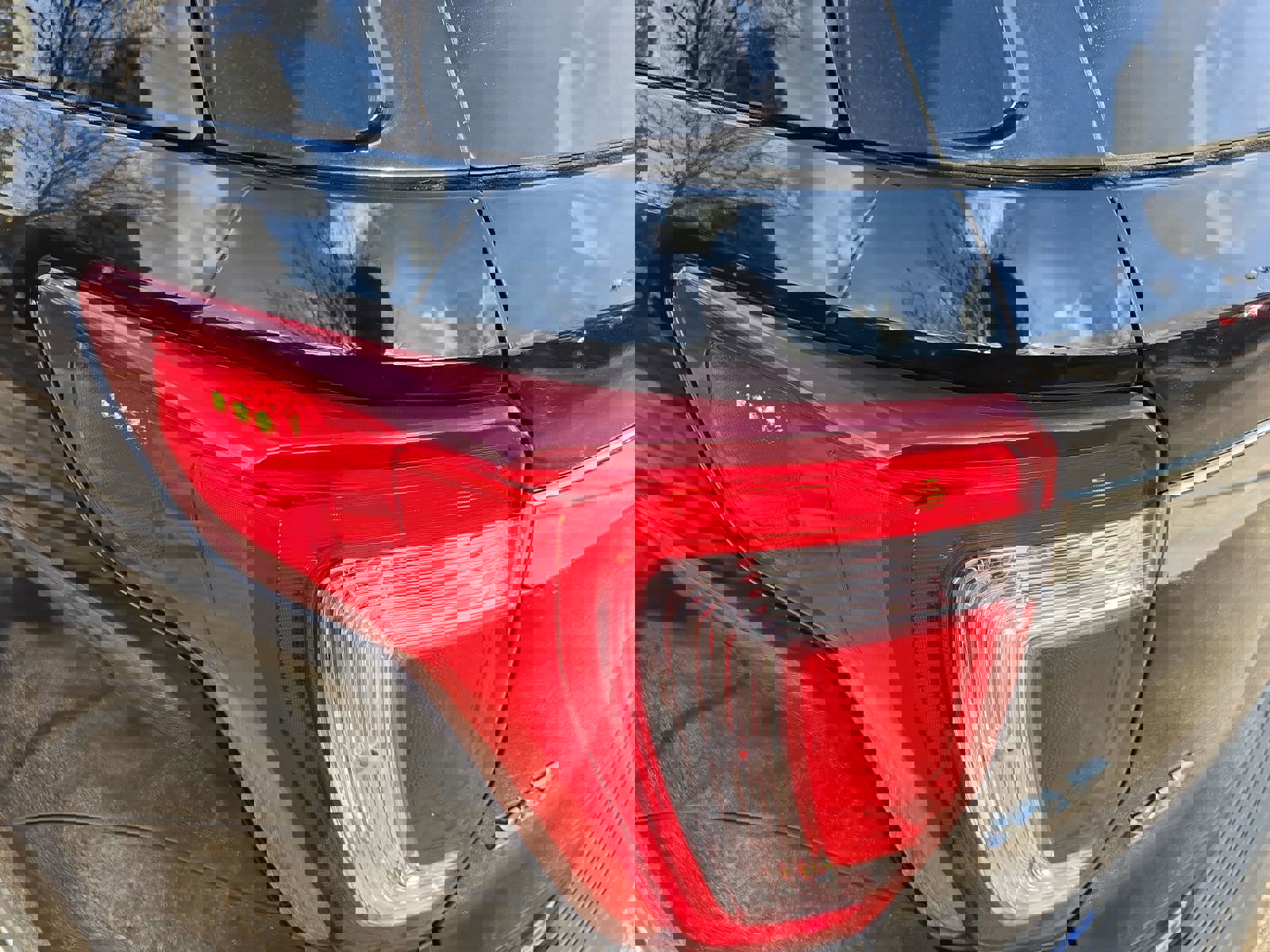 Used 2018 Ford Explorer XLT image 32