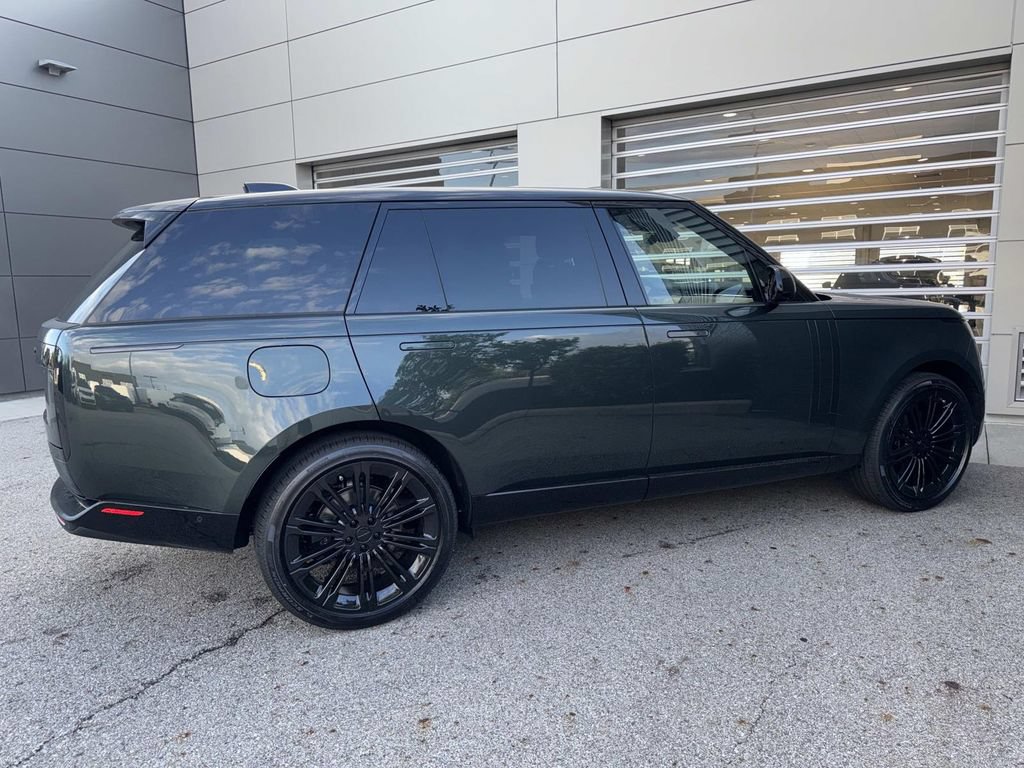 New 2026 Land Rover Range Rover Long Wheelbase SE AWD/4WD image 8