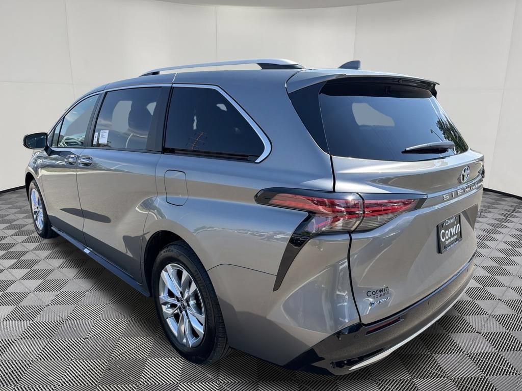 Used 2026 Toyota Sienna Limited FWD image 4