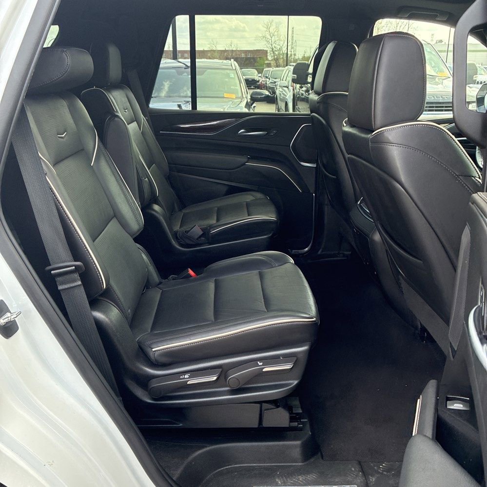 Used 2023 Cadillac Escalade Premium Luxury AWD/4WD image 19