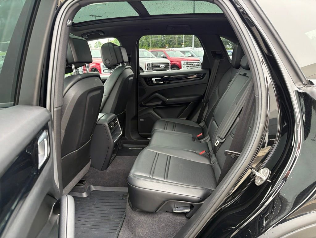 Used 2021 Porsche Cayenne AWD/4WD image 14