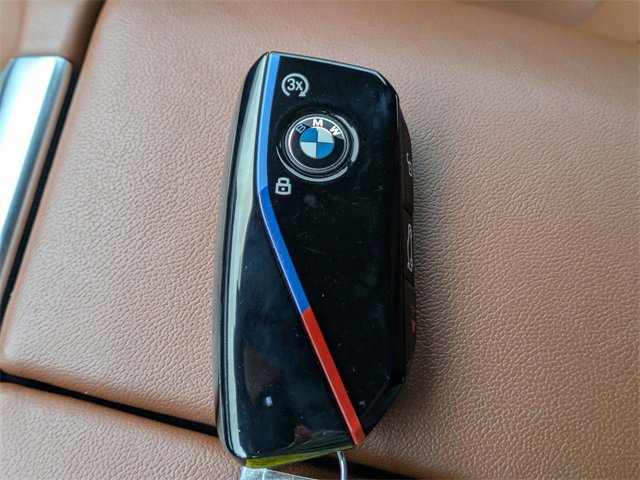 Used 2025 BMW X7 M60i w/ M Sport Professional Package image 32