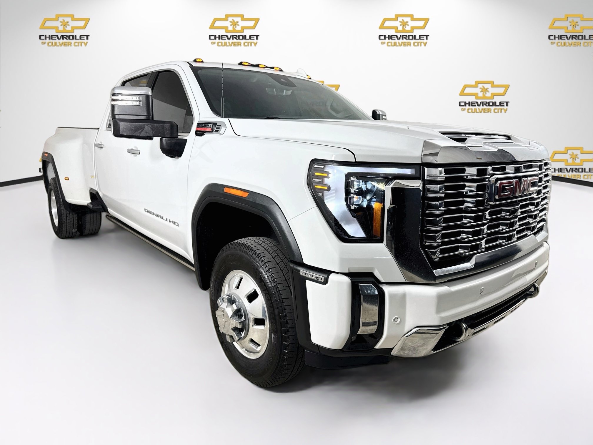 Used 2024 GMC Sierra 3500 Denali w/ Denali Reserve Package AWD/4WD image 1