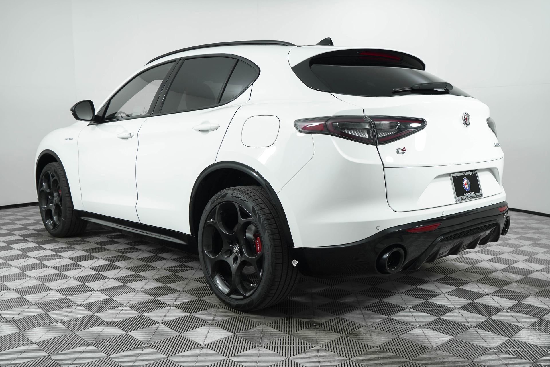 New 2025 Alfa Romeo Stelvio Sprint image 5