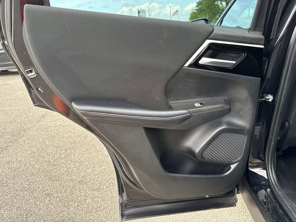 Used 2023 Mitsubishi Outlander ES FWD image 11