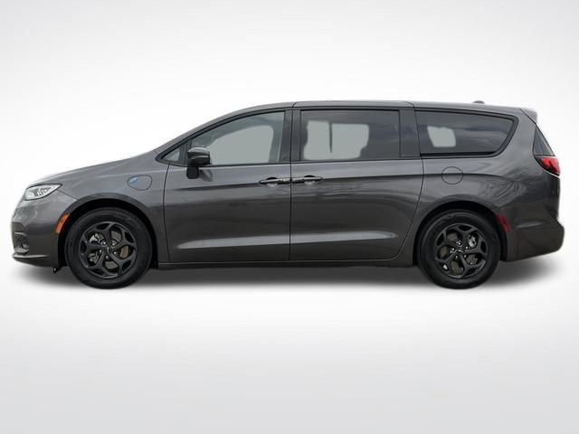 Used 2022 Chrysler Pacifica Limited w/ Uconnect Theater Family Group FWD image 6