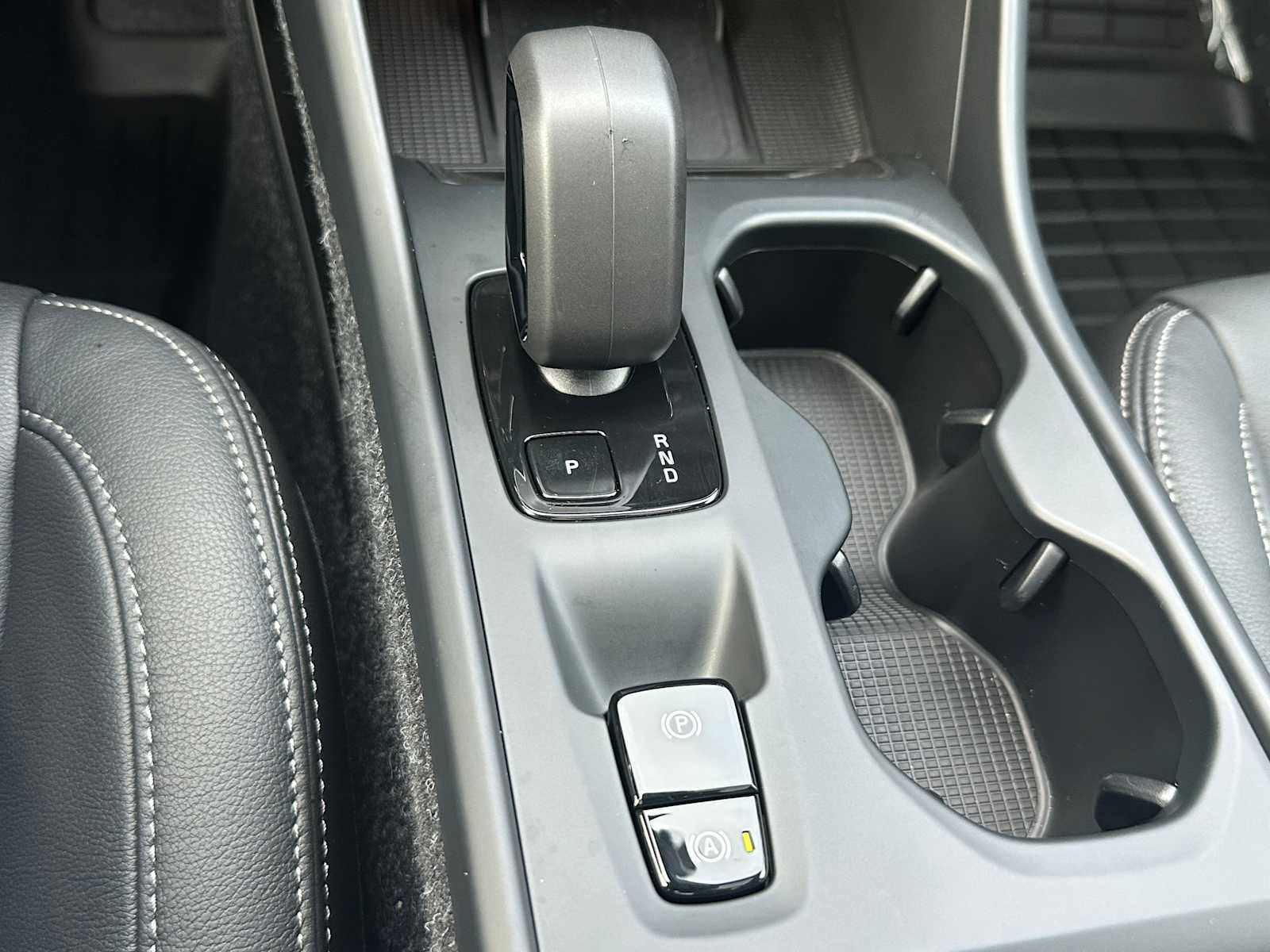 Used 2025 Volvo XC40 B5 Core w/ Climate Package image 31