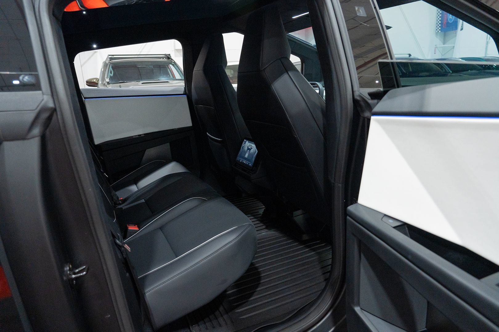 Used 2024 Tesla Cybertruck AWD Crew Cab image 29