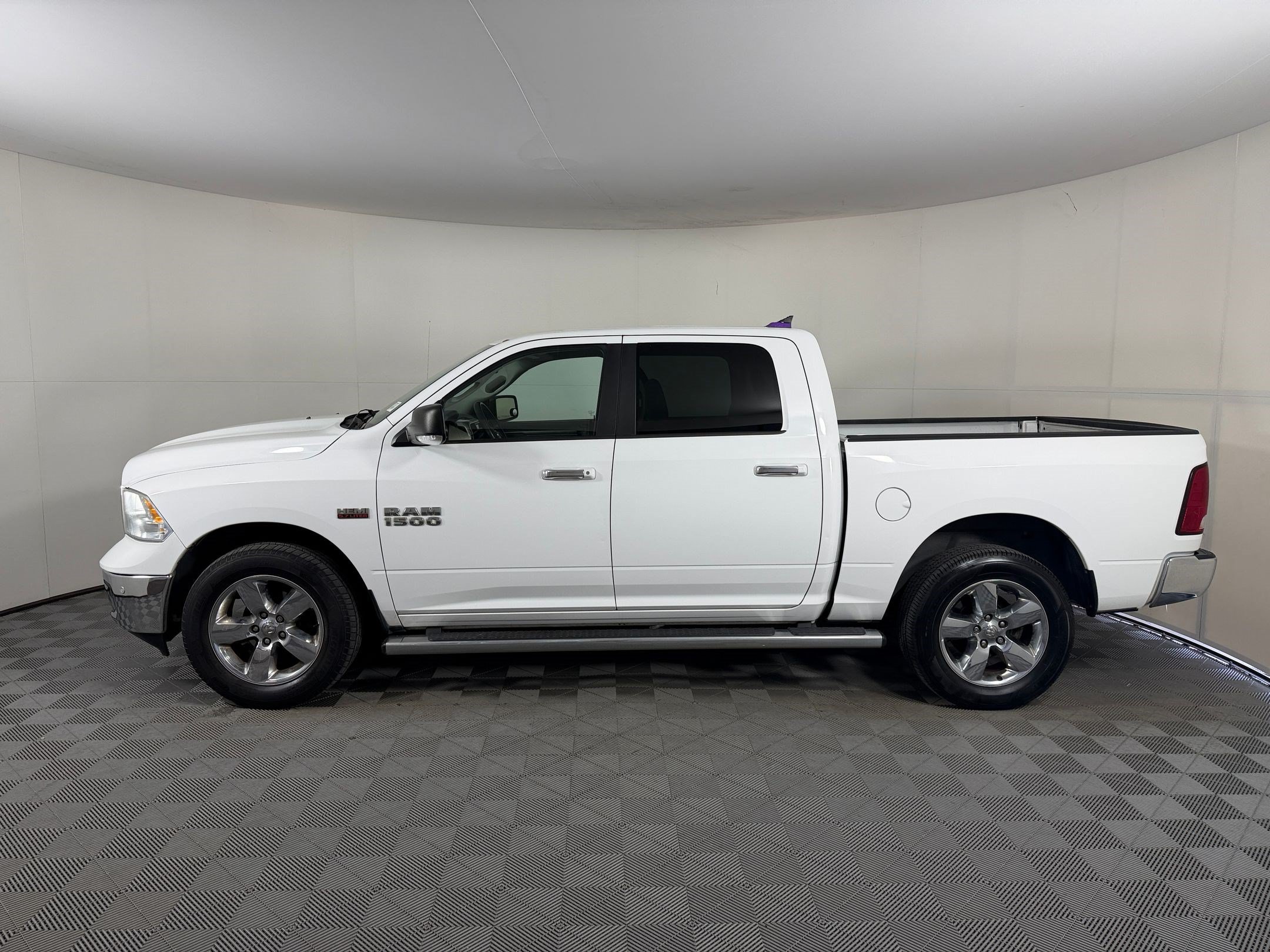 Used 2014 RAM 1500 Lone Star AWD/4WD image 2