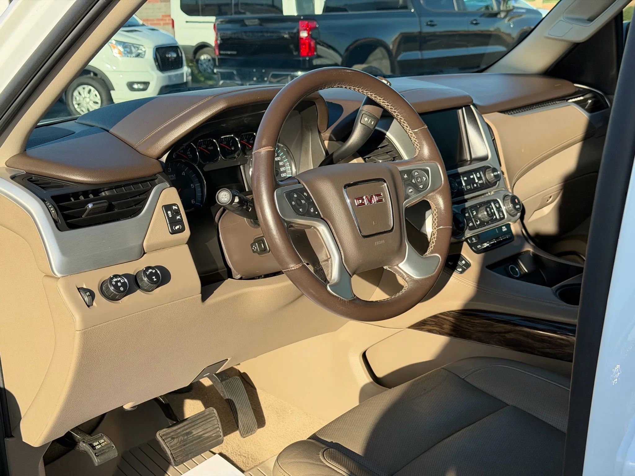 Used 2019 GMC Yukon XL SLT w/ Open Road Package image 11