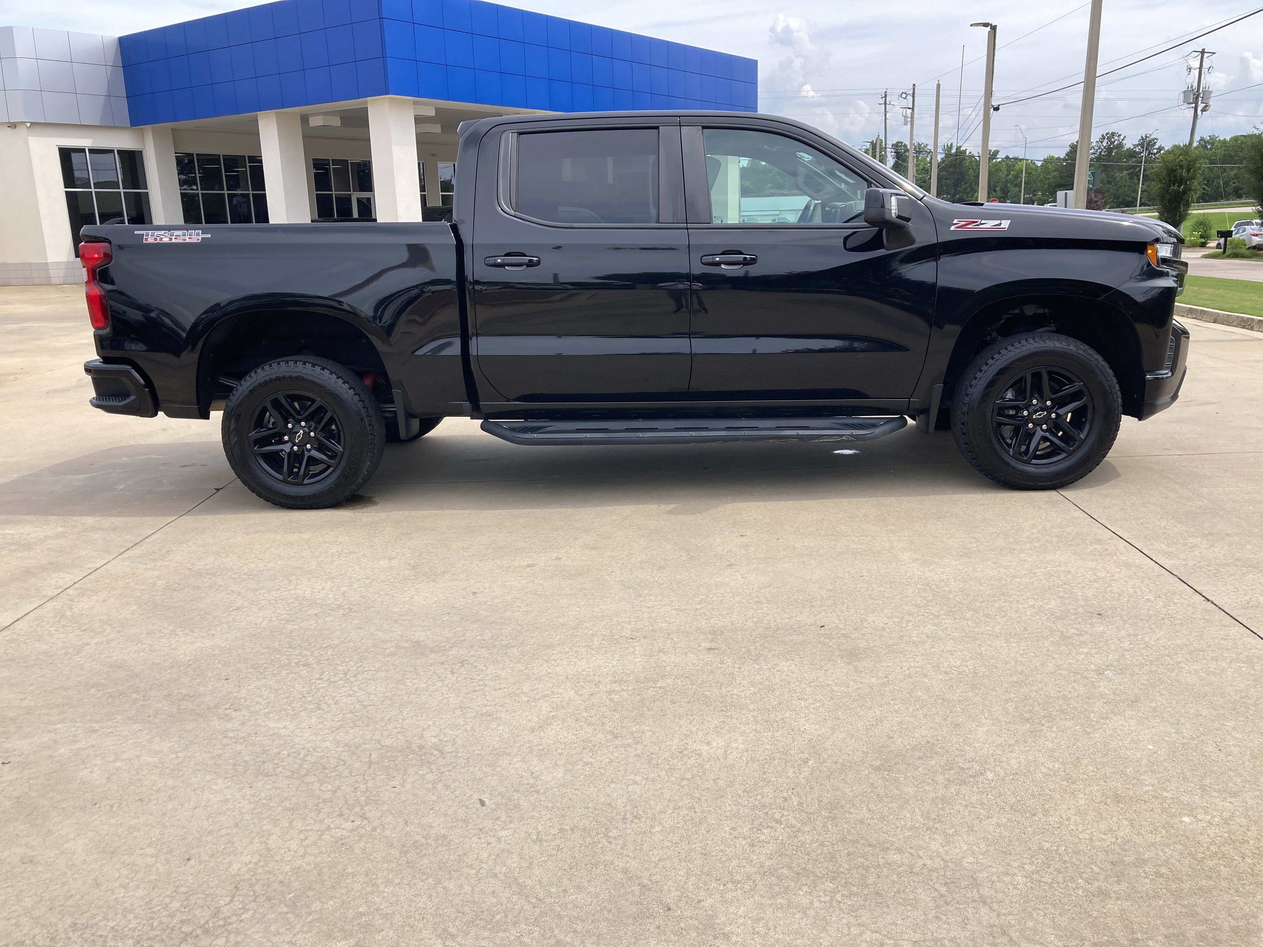 Certified 2019 Chevrolet Silverado 1500 LT Trail Boss w/ Convenience Package AWD/4WD image 4