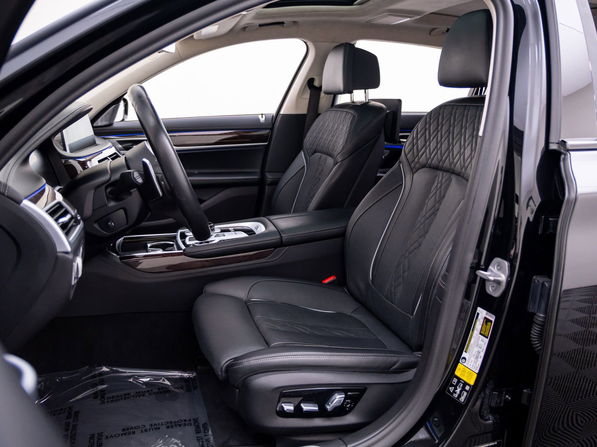 Used 2022 BMW M760i xDrive image 16