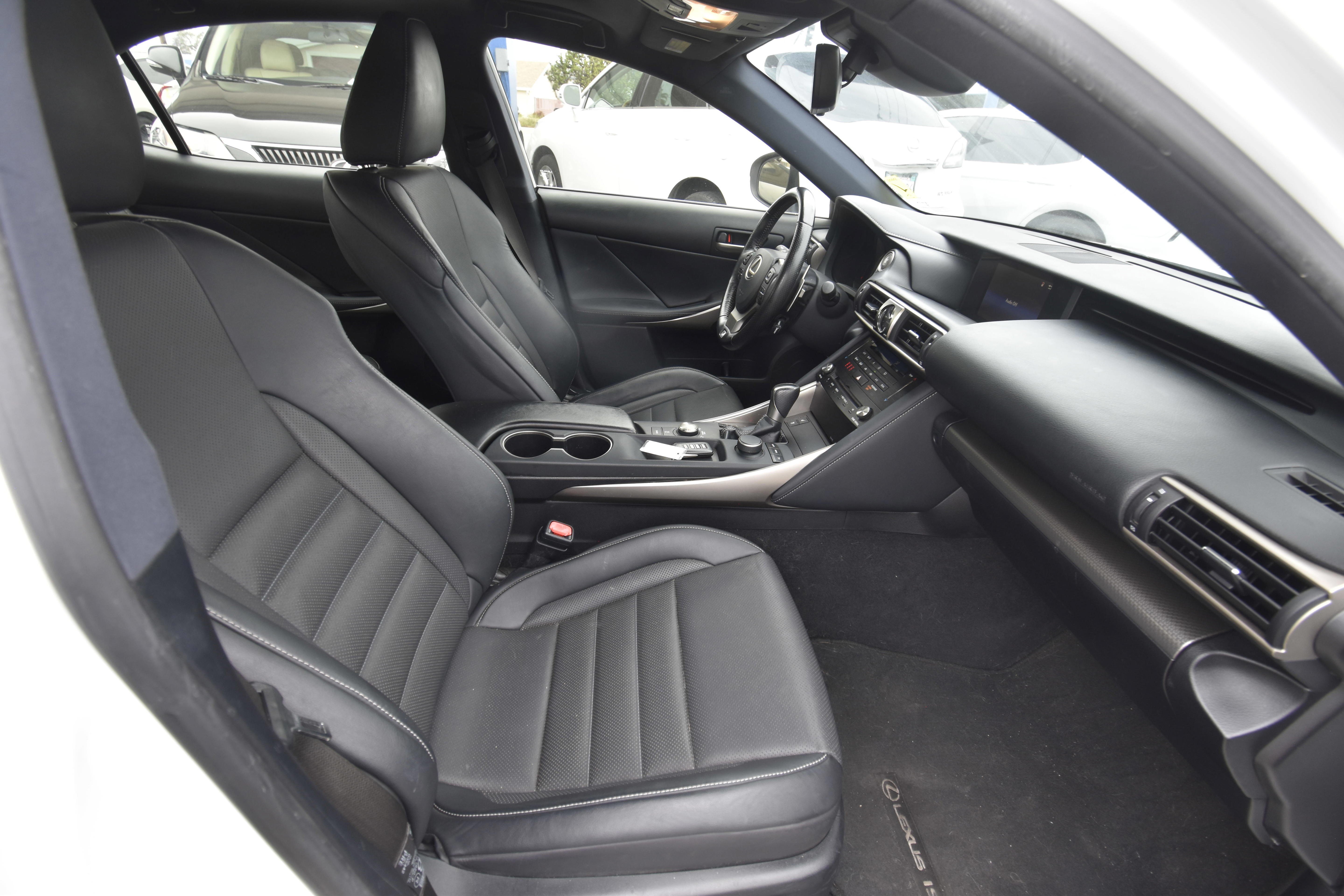 Used 2017 Lexus IS 200t F Sport w/ F Sport Package RWD image 9