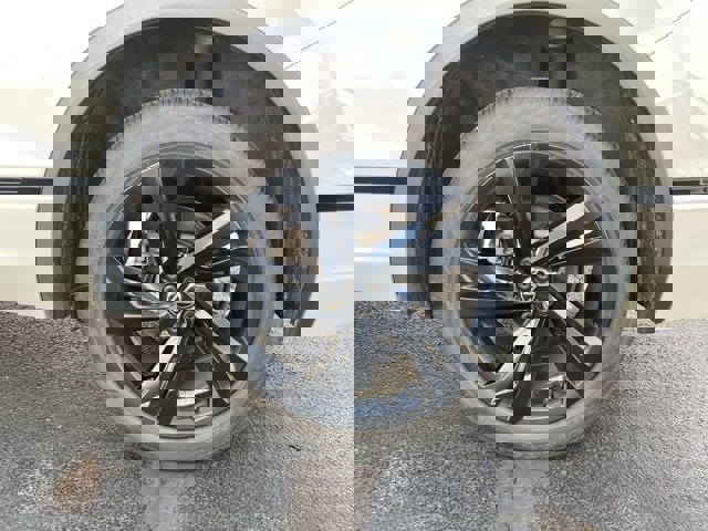 Used 2023 Volkswagen Tiguan SE R-Line image 17