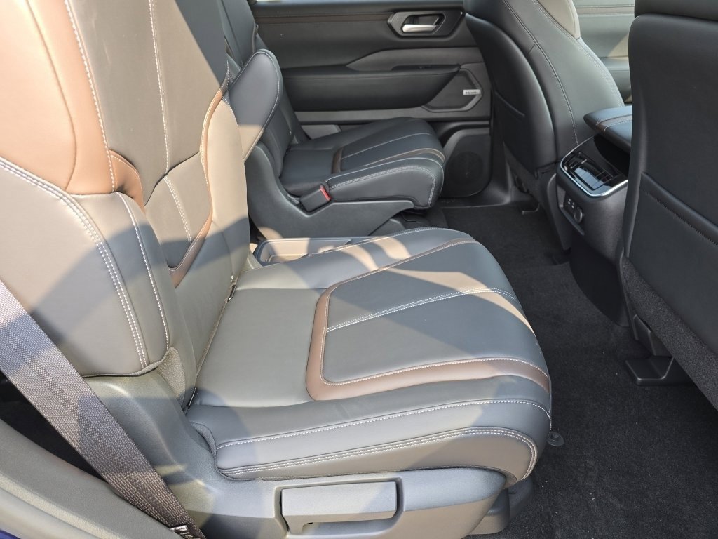 New 2025 Nissan Armada SL w/ Captain's Chari Seat Package image 11