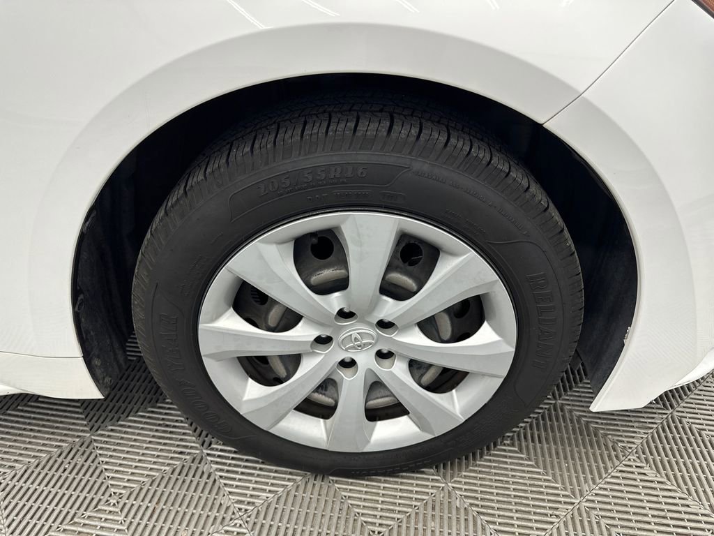 Used 2022 Toyota Corolla LE FWD image 12