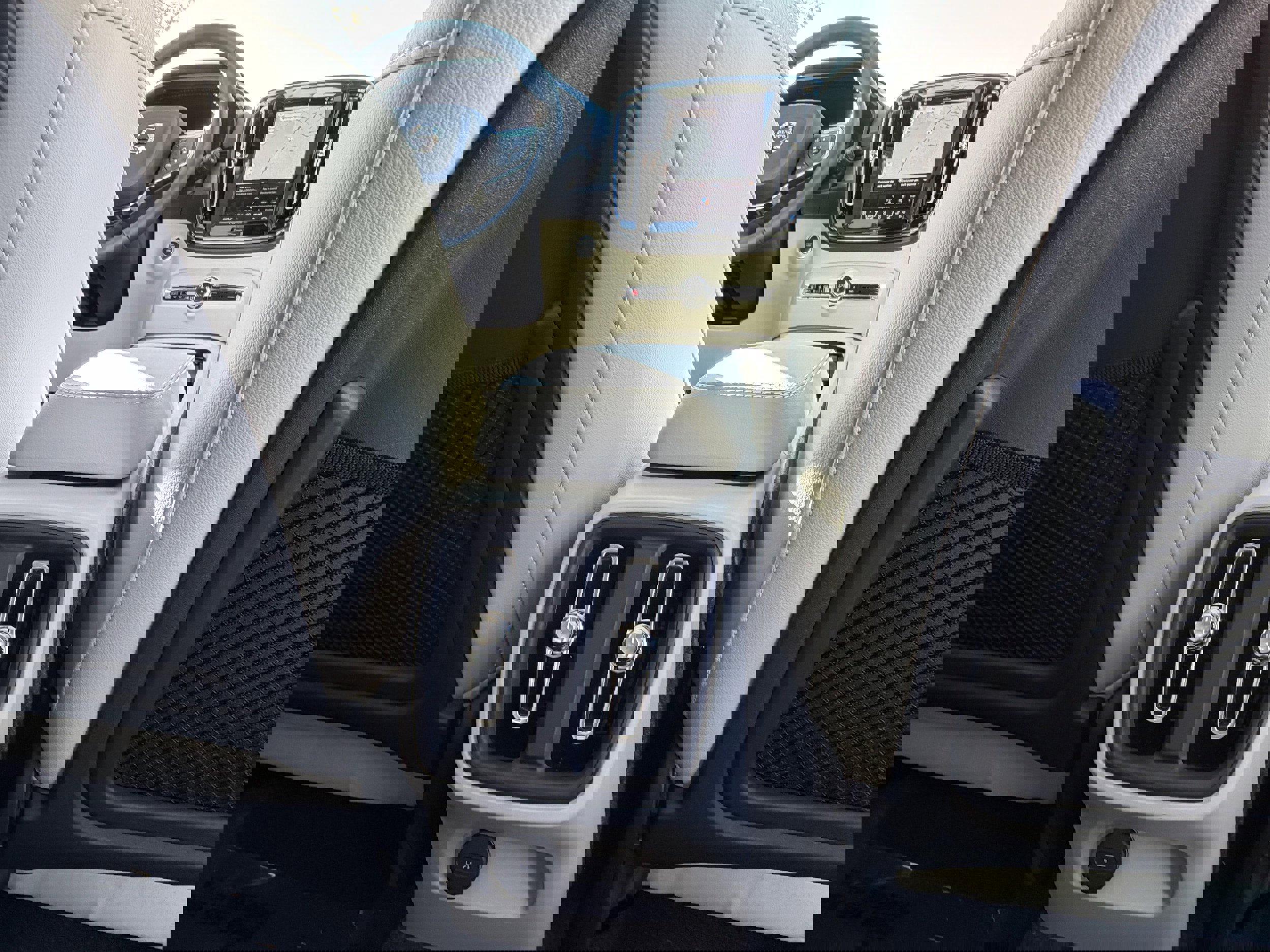 New 2026 Volvo XC40 B4 Plus w/ Protection Package Premier image 11