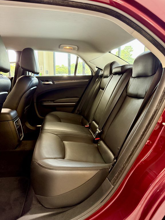 Used 2018 Chrysler 300 Touring L RWD image 17