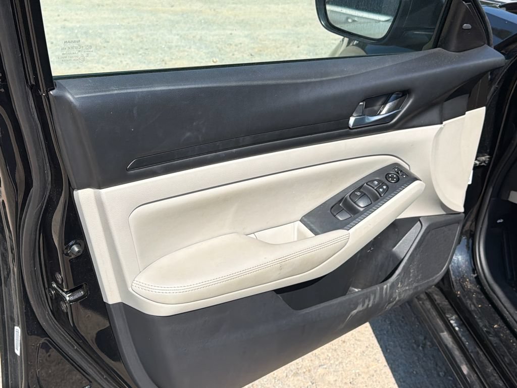 Used 2025 Nissan Altima 2.5 SV FWD image 10