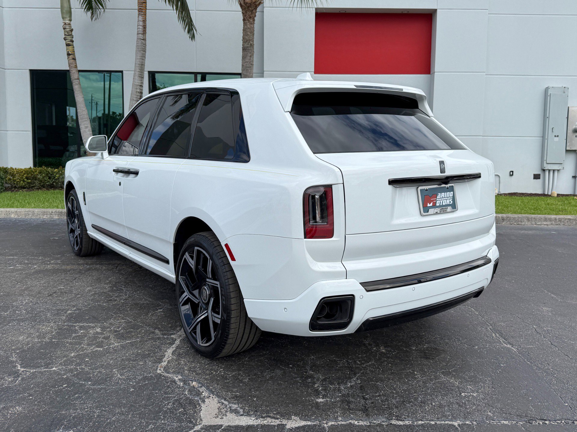 Used 2025 Rolls-Royce Cullinan Black Badge image 14