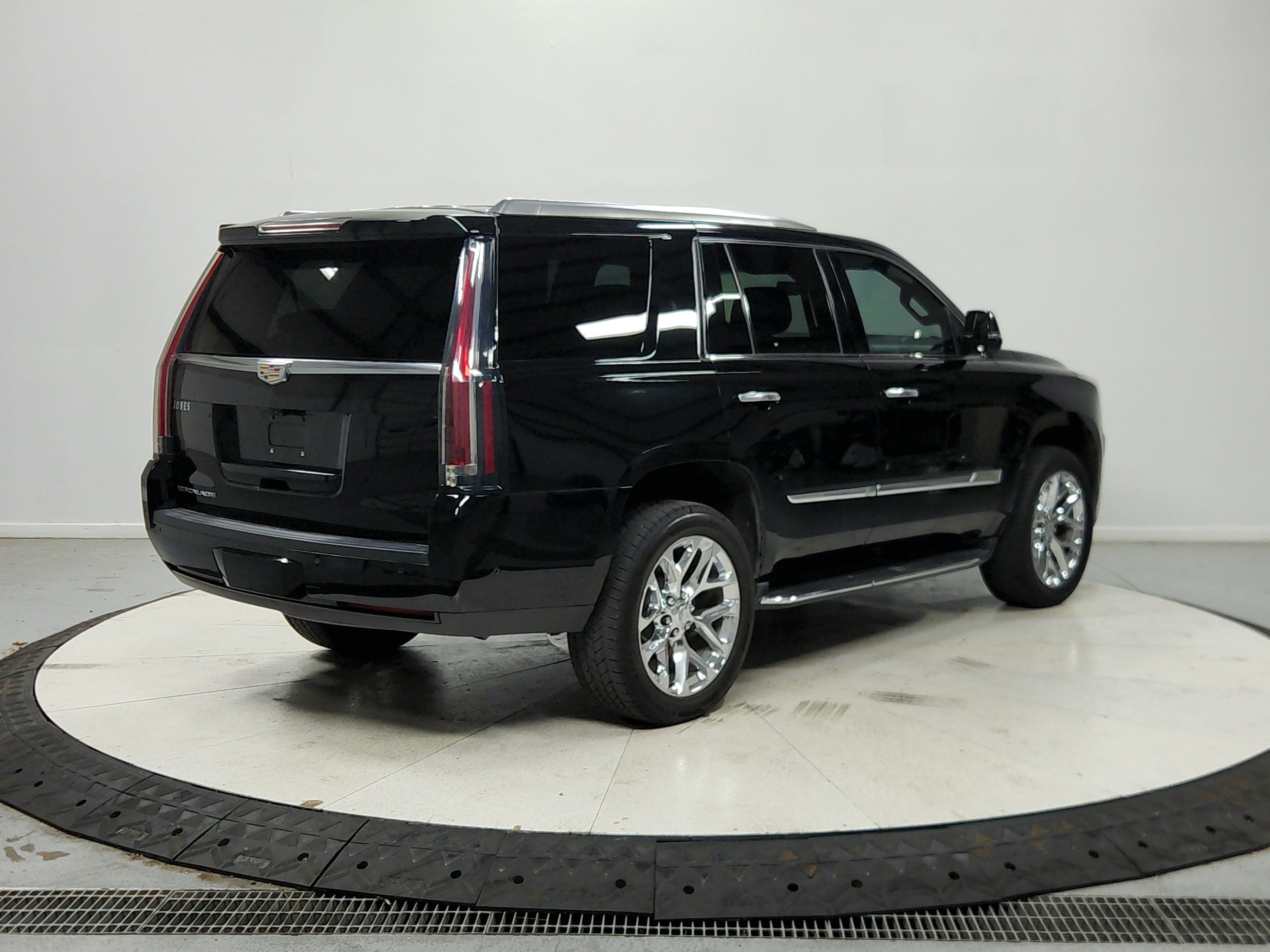 Used 2017 Cadillac Escalade Premium Luxury AWD/4WD image 8