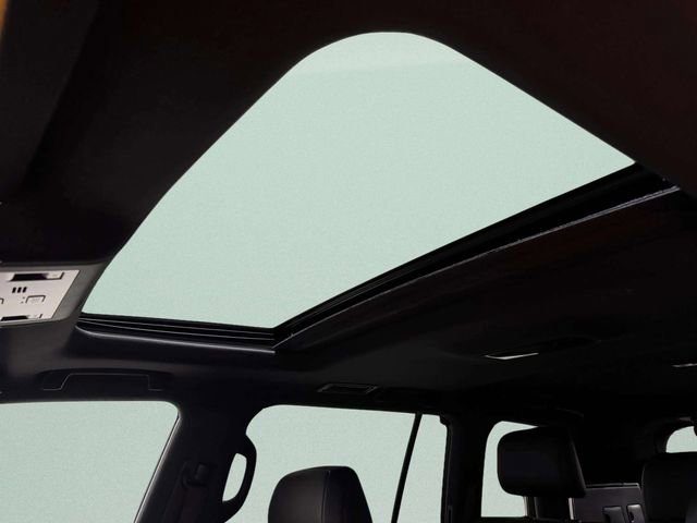 Used 2020 Lexus LX 570 4WD w/ 3rd Row & Luxury Pkg image 24