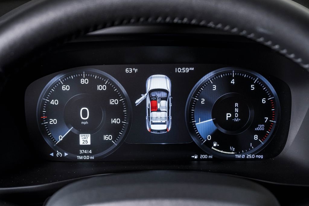 Used 2020 Volvo XC40 T5 Momentum w/ Protection Package Premier image 21