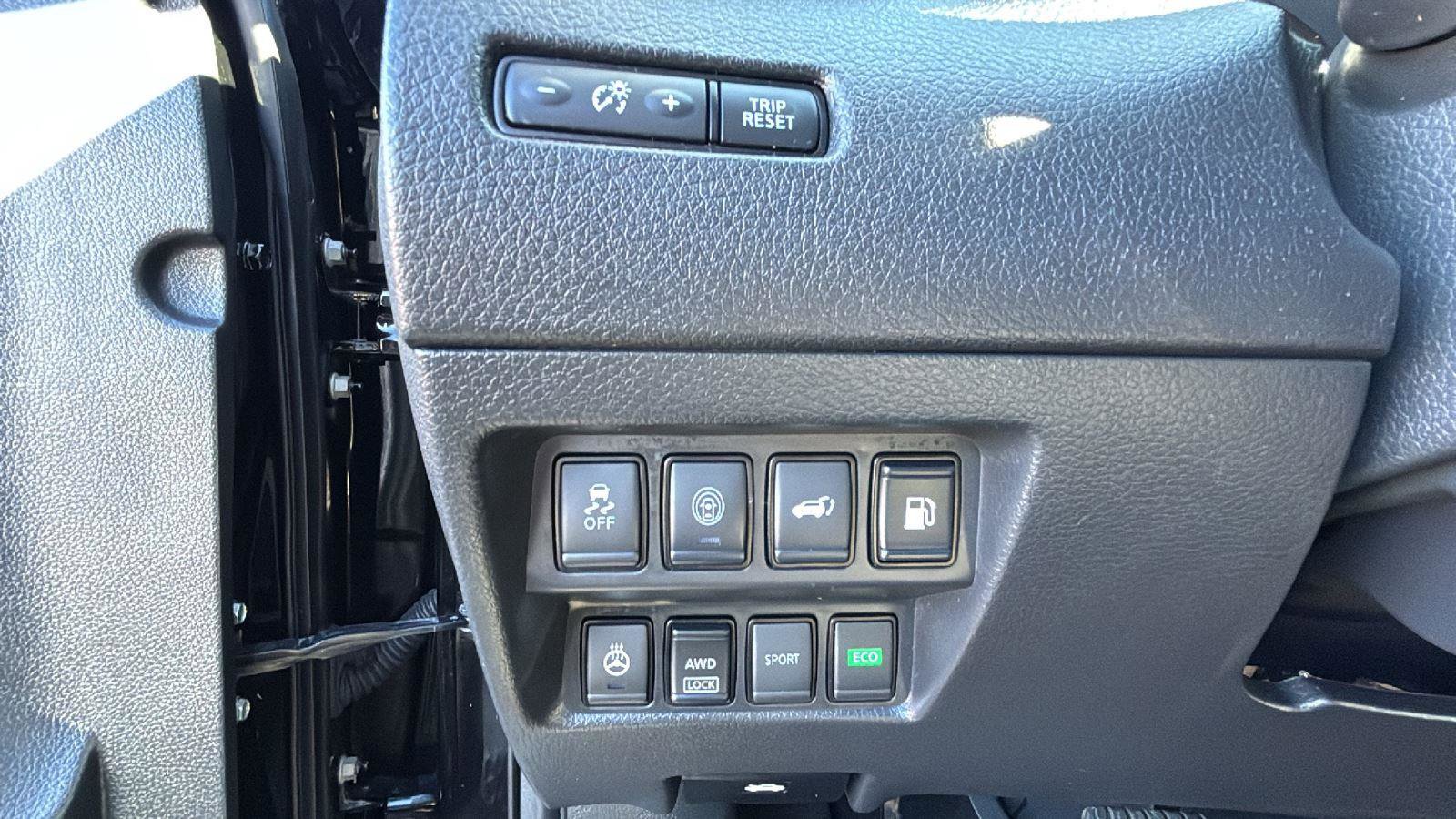 Used 2018 Nissan Rogue SL w/ Premium Package image 10