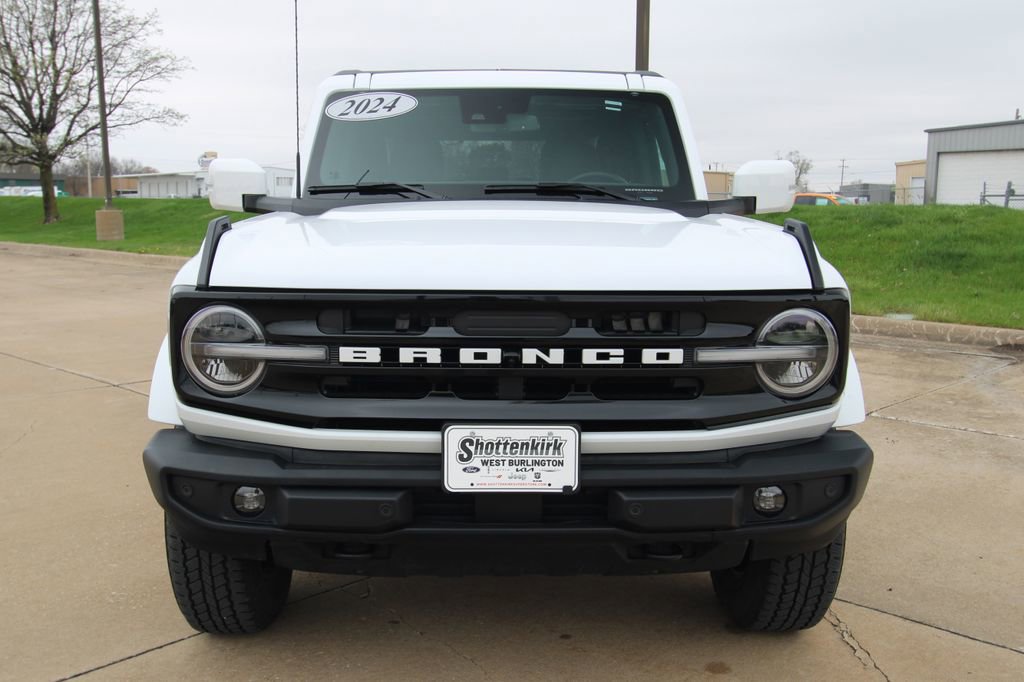 Used 2024 Ford Bronco Outer Banks image 2