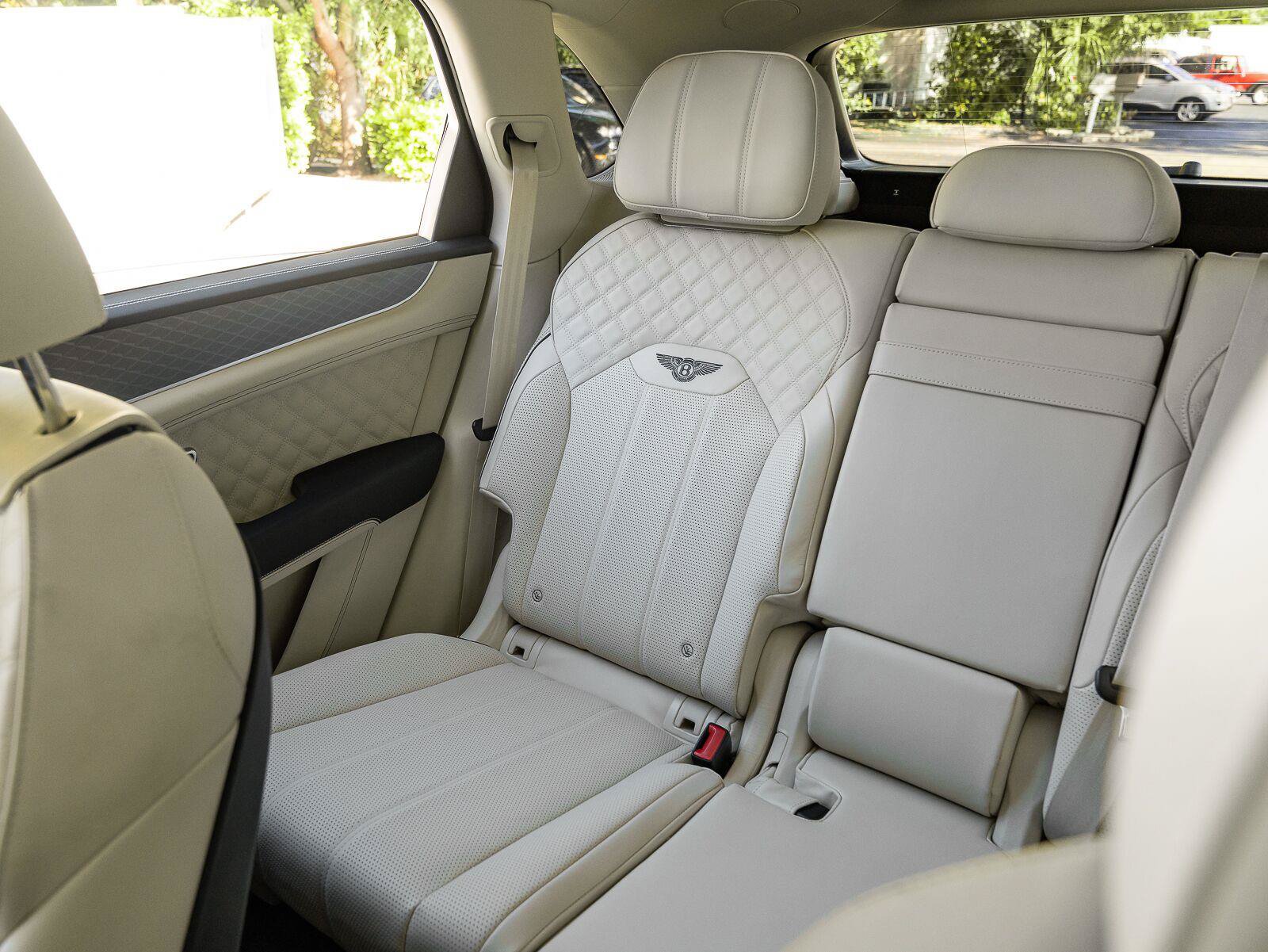 Used 2022 Bentley Bentayga AWD/4WD image 7